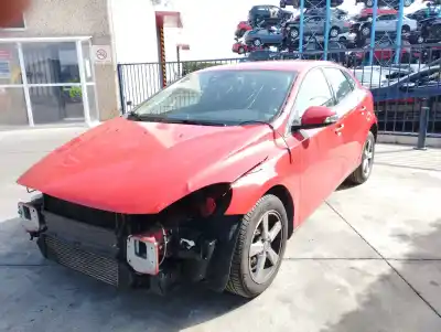 Scrapping Vehicle VOLVO V40 Kinetic of the year 2013 powered D4162T