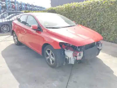 Scrapping Vehicle volvo v40 kinetic of the year 2013 powered d4162t