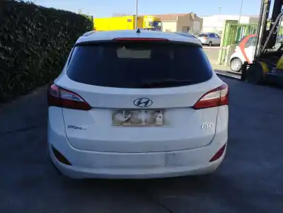 Veículo de Sucata hyundai i30 (gd) style do ano 2012 alimentado d4fb