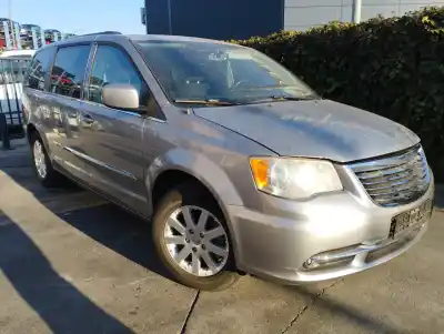 Veicolo di demolizione chrysler grand voyager v (rt) 3.3 dell'anno 2014 alimentato erb