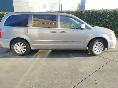 Veicolo di demolizione chrysler grand voyager v (rt) 3.3 dell'anno 2014 alimentato erb