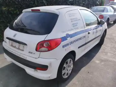 Véhicule à la ferraille peugeot 206+ básico de l'année 2011 alimenté 8h01