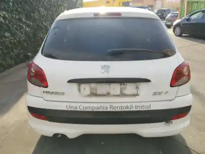 Véhicule à la ferraille peugeot 206+ básico de l'année 2011 alimenté 8h01