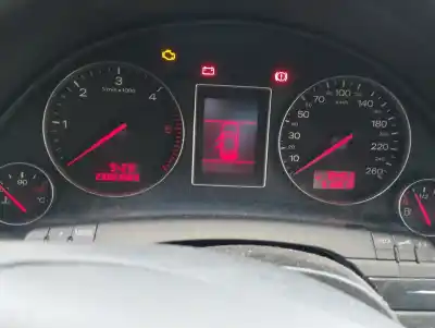 Veicolo di demolizione audi a4 berlina (8e) 1.9 tdi (96kw) dell'anno 2003 alimentato avf