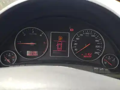 Veículo de Sucata audi a4 berlina (8e) 1.9 tdi (96kw) do ano 2001 alimentado awx