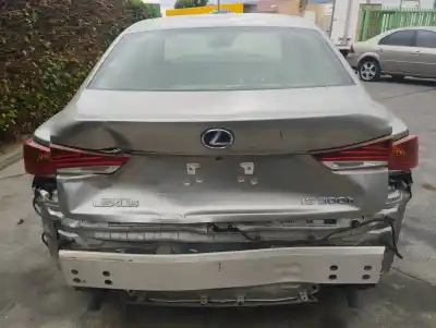 Veículo de Sucata lexus is 250c 2.5 v6 cat do ano 2018 alimentado 2arfse