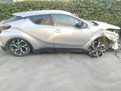 Здавання транспортного засобу toyota c-hr hybrid active року 2018 потужний 2zrfxe