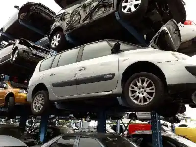 Veículo de Sucata RENAULT ESPACE IV (JK0) Dynamique do ano 2004 alimentado P9X701