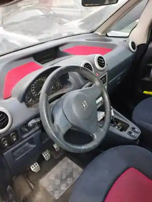 Veículo de Sucata peugeot 1007 1.4 hdi do ano 2005 alimentado 8hz