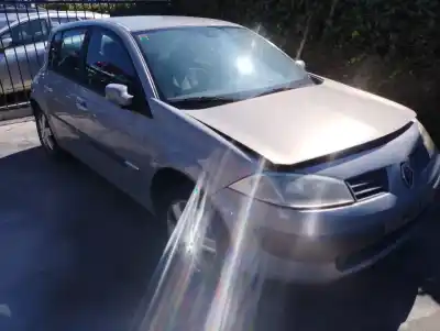 Veicolo di demolizione renault megane ii sedán (lm0/1_) 1.9 dci (lm0g lm1g lm2c) dell'anno 0 alimentato f9q800