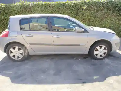 Veicolo di demolizione renault megane ii sedán (lm0/1_) 1.9 dci (lm0g lm1g lm2c) dell'anno 0 alimentato f9q800