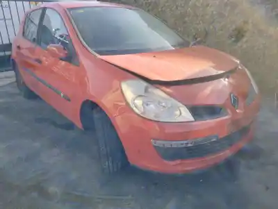 Veículo de Sucata renault clio iii 1.5 dci diesel do ano 2005 alimentado k9k768