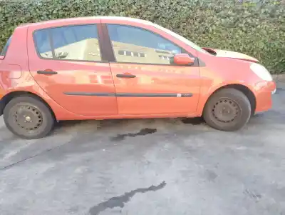Veículo de Sucata renault clio iii 1.5 dci diesel do ano 2005 alimentado k9k768