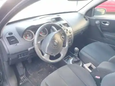 Sloopvoertuig renault megane ii sedán (lm0/1_) 1.9 dci (lm0g lm1g lm2c) van het jaar 2003 aangedreven f9q800