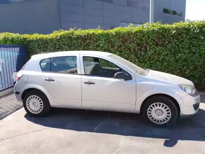 Sloopvoertuig OPEL ASTRA G BERLINA Club van het jaar 2004 aangedreven Z17DTL