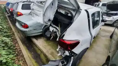 Veículo de Sucata dacia sandero ambiance do ano 2018 alimentado 