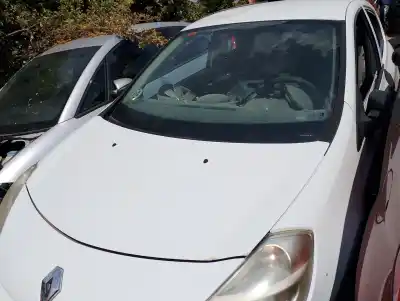 Veicolo di demolizione RENAULT CLIO III 1.5 dCi Diesel dell'anno 2010 alimentato K9K768