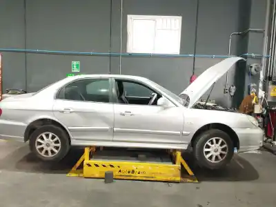 Veicolo di demolizione HYUNDAI SONATA IV (EF)  dell'anno 2002 alimentato G4JP