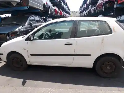 Veicolo di demolizione VOLKSWAGEN POLO (9N_, 9A_)  dell'anno 2002 alimentato AWY