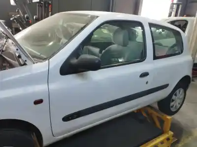 Veículo de Sucata renault clio ii (bb_, cb_) 1.2 (bb0a, bb0f, bb10, bb1k, bb28, bb2d, bb2h, cb0a,... do ano 2002 alimentado d7f726
