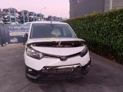 Véhicule à la ferraille toyota proace verso * de l'année 2023 alimenté yh01