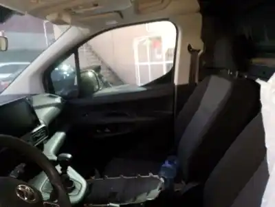 Véhicule à la ferraille toyota proace verso * de l'année 2023 alimenté yh01