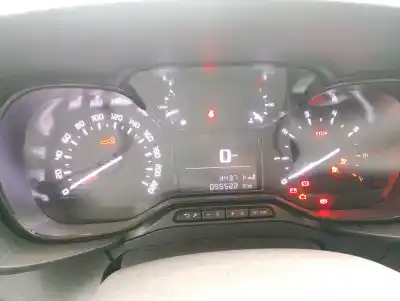 Véhicule à la ferraille toyota proace verso * de l'année 2023 alimenté yh01