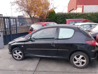 Véhicule à la ferraille peugeot 206 fastback (2a/c) 1.6 16v de l'année 2004 alimenté nfu