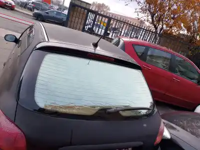 Véhicule à la ferraille peugeot 206 fastback (2a/c) 1.6 16v de l'année 2004 alimenté nfu