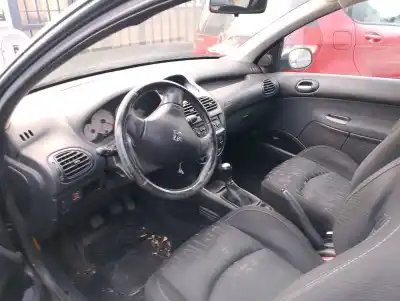 Véhicule à la ferraille peugeot 206 fastback (2a/c) 1.6 16v de l'année 2004 alimenté nfu