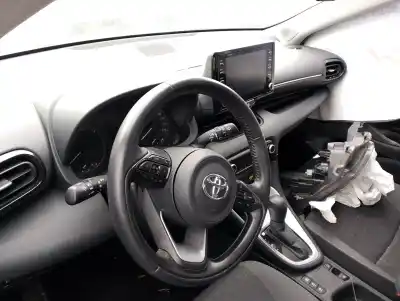 Véhicule à la ferraille toyota yaris (_p21_, _pa1_, _ph1_) 1.5 hybrid (mxph10) de l'année 2022 alimenté m15a-fxe