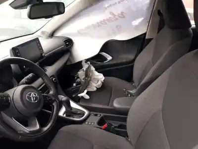 Véhicule à la ferraille toyota yaris (_p21_, _pa1_, _ph1_) 1.5 hybrid (mxph10) de l'année 2022 alimenté m15a-fxe