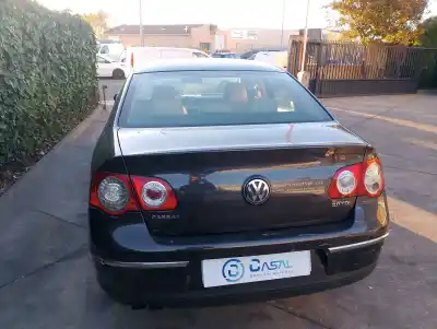 Véhicule à la ferraille volkswagen passat b6 (3c2) 2.0 tdi de l'année 2007 alimenté bkp