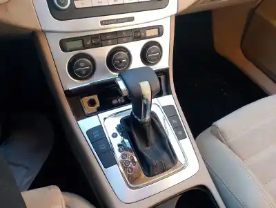 Véhicule à la ferraille volkswagen passat b6 (3c2) 2.0 tdi de l'année 2007 alimenté bkp