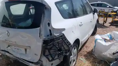 Veicolo di demolizione renault scenic iii * dell'anno 2010 alimentato f9q872