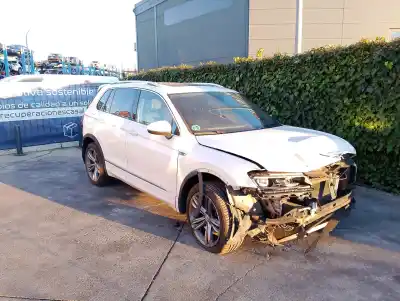 Véhicule à la ferraille VOLKSWAGEN TIGUAN (AD1, AX1)  de l'année 2018 alimenté DFGA