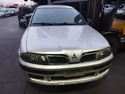 Véhicule à la ferraille MITSUBISHI CARISMA BERLINA 5 (DA0)  de l'année 2000 alimenté F9Q2