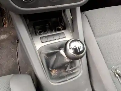 Véhicule à la ferraille volkswagen golf v (1k1) 1.9 tdi de l'année 2005 alimenté bkc,bls,bxe