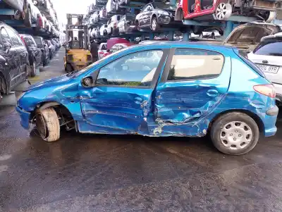 Véhicule à la ferraille peugeot 206 fastback (2a/c) 1.4 i de l'année 2004 alimenté kfw