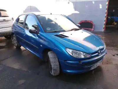 Véhicule à la ferraille peugeot 206 fastback (2a/c) 1.4 i de l'année 2004 alimenté kfw