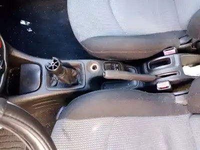 Véhicule à la ferraille peugeot 206 fastback (2a/c) 1.4 i de l'année 2004 alimenté kfw