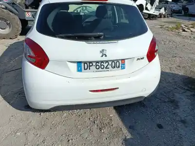 Veículo de Sucata peugeot 208 access do ano 2015 alimentado 8h01