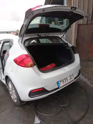 Veículo de Sucata kia cee´d drive do ano 2015 alimentado d4fb