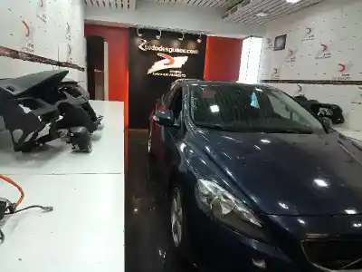 Sloopvoertuig volvo v40 fastback (525) d2 van het jaar 2014 aangedreven d4162t