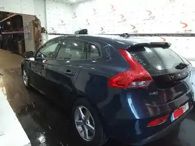 Sloopvoertuig volvo v40 fastback (525) d2 van het jaar 2014 aangedreven d4162t