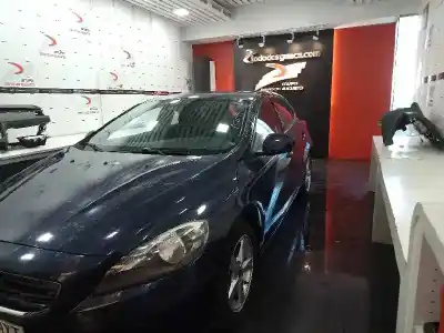 Sloopvoertuig volvo v40 fastback (525) d2 van het jaar 2014 aangedreven d4162t