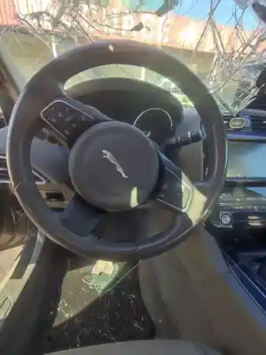 Veículo de Sucata jaguar xe 2.0 d do ano 2015 alimentado 204dtd