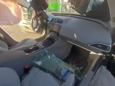 Veículo de Sucata jaguar xe 2.0 d do ano 2015 alimentado 204dtd