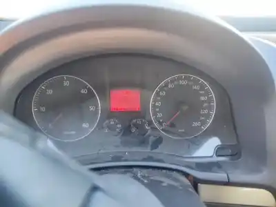 Veicolo di demolizione volkswagen golf v (1k1) 1.9 tdi dell'anno 2004 alimentato bkc