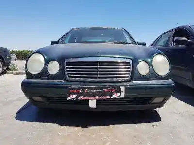 Здавання транспортного засобу MERCEDES-BENZ CLASE E E 300 TURBOD 210.025 року 1997 потужний OM606962